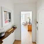 Spacious 2 Bedroom With Parking Lejlighed *