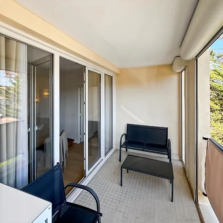Spacious 2 Bedroom With Parking Lejlighed *