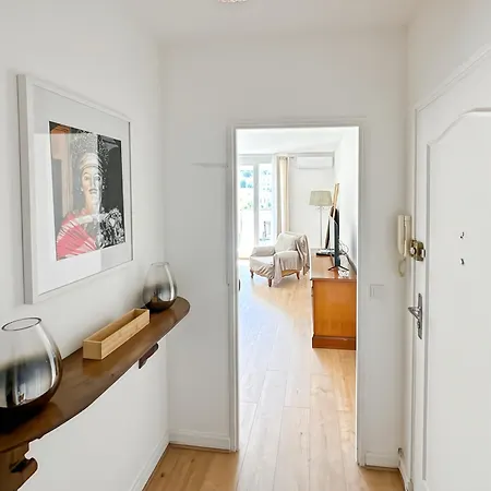 Spacious 2 Bedroom With Parking Lejlighed *