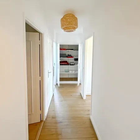 Spacious 2 Bedroom With Parking *