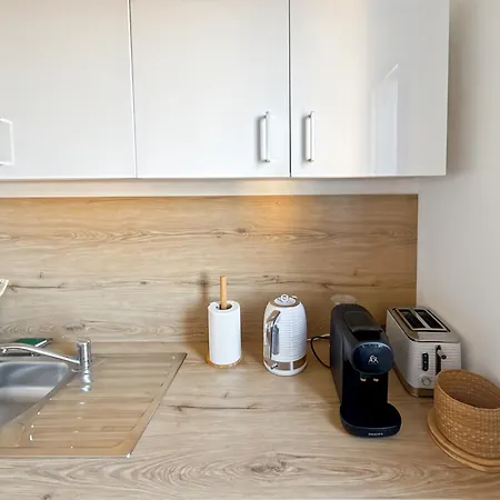 Spacious 2 Bedroom With Parking