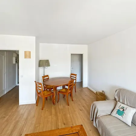 Spacious 2 Bedroom With Parking Saint Tropez