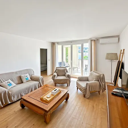 Spacious 2 Bedroom With Parking *